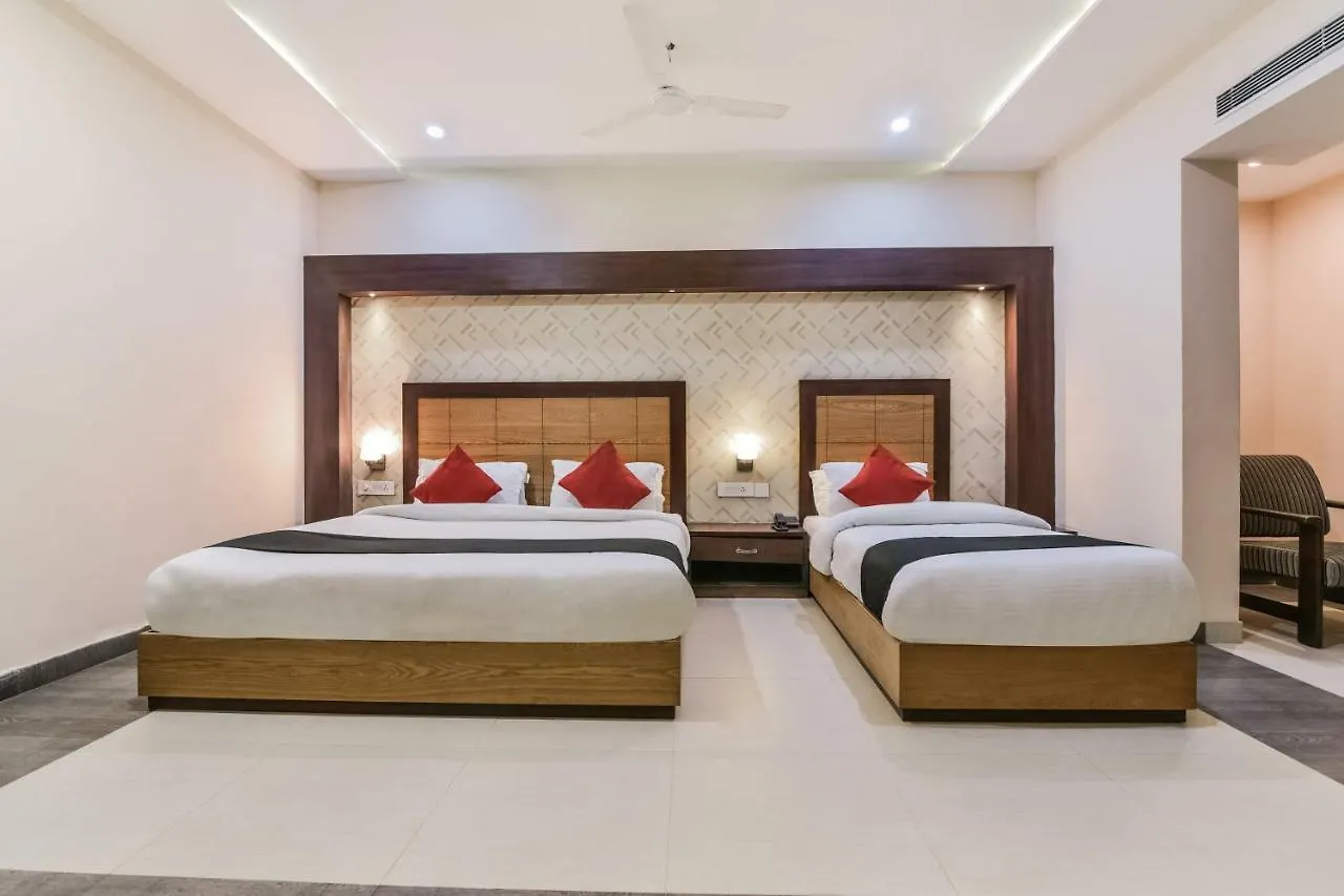 ***  Capital O 4535 Hotel Uma Palace Varanasi India